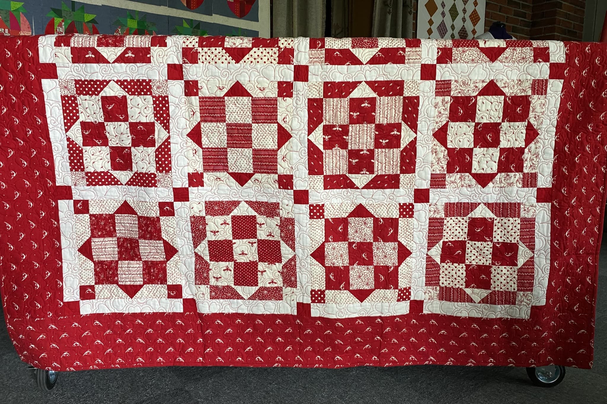 rød og hvit quilt