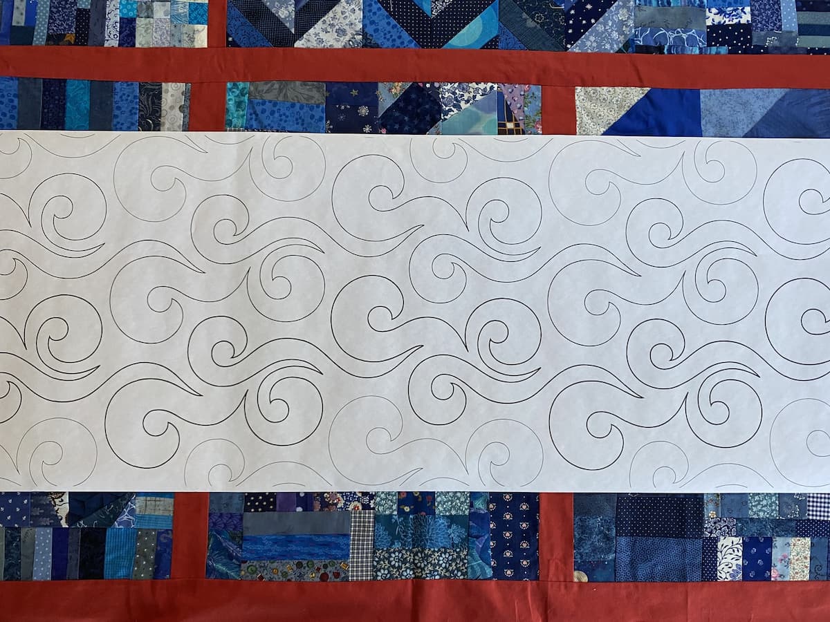 Papirpantograf Bora Bora, copyright Natalie Gorman, 2014, lagt over en quilttopp.