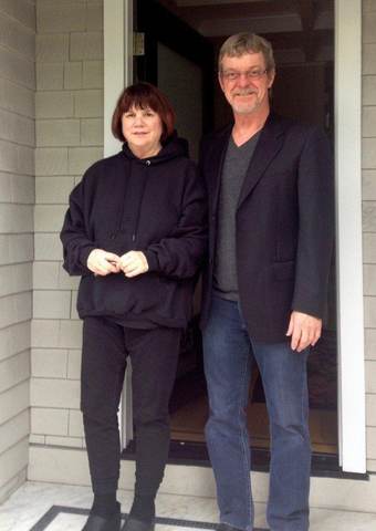 Linda Ronstadt and Buford Jones at her front door
