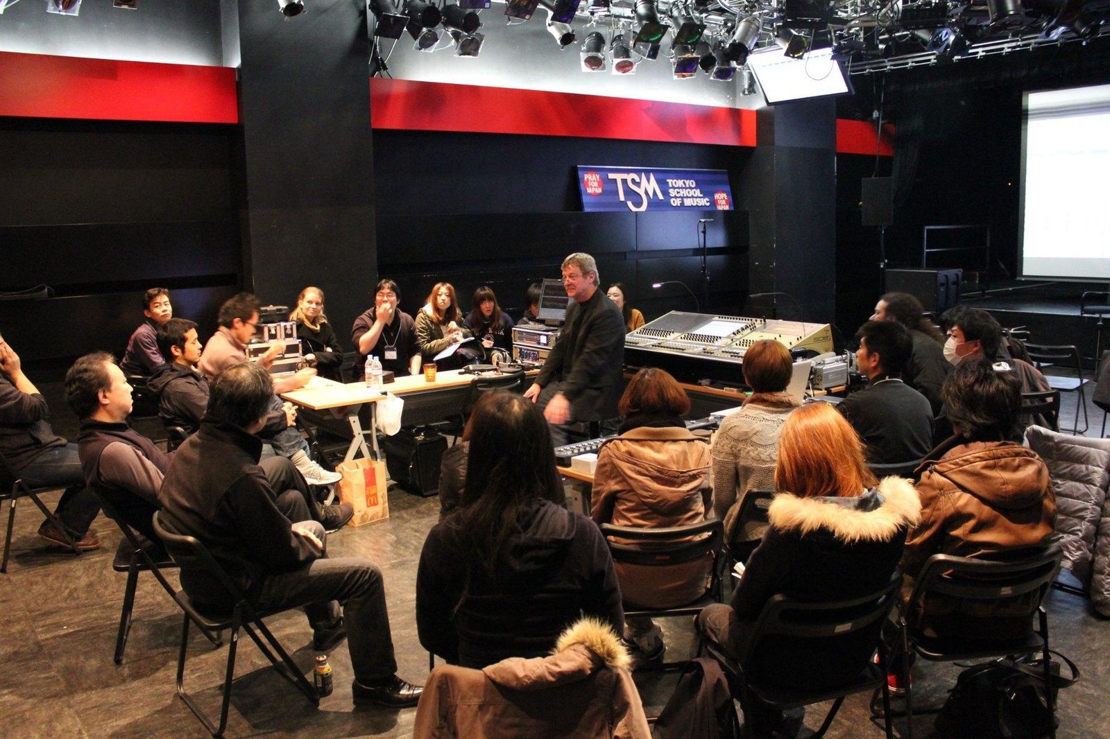 Buford Jones teaching at the Tokyo School of Music