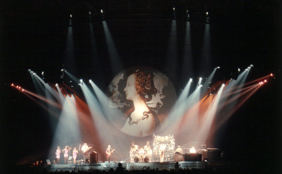 Pink Floyd in performance on the A Momentary Lapse of Reason tour