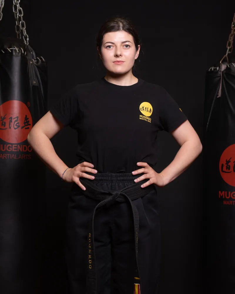 Yuliya Prokopiv, directora de Mugendo Bonanova, con cinturón negro en la sala de entrenamiento