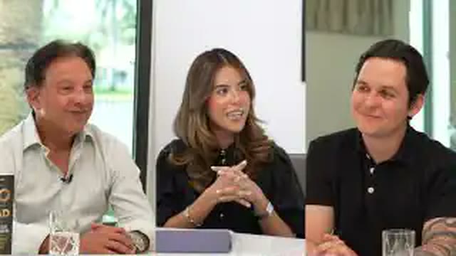 Diego Vetencourt conversando con Fernando González en el podcast Rich Dad Latino