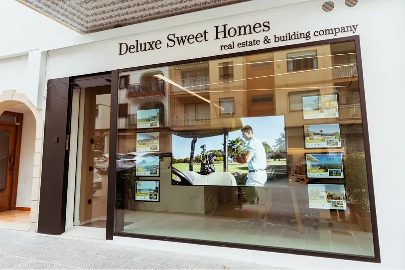Deluxe Sweet Homes office 1