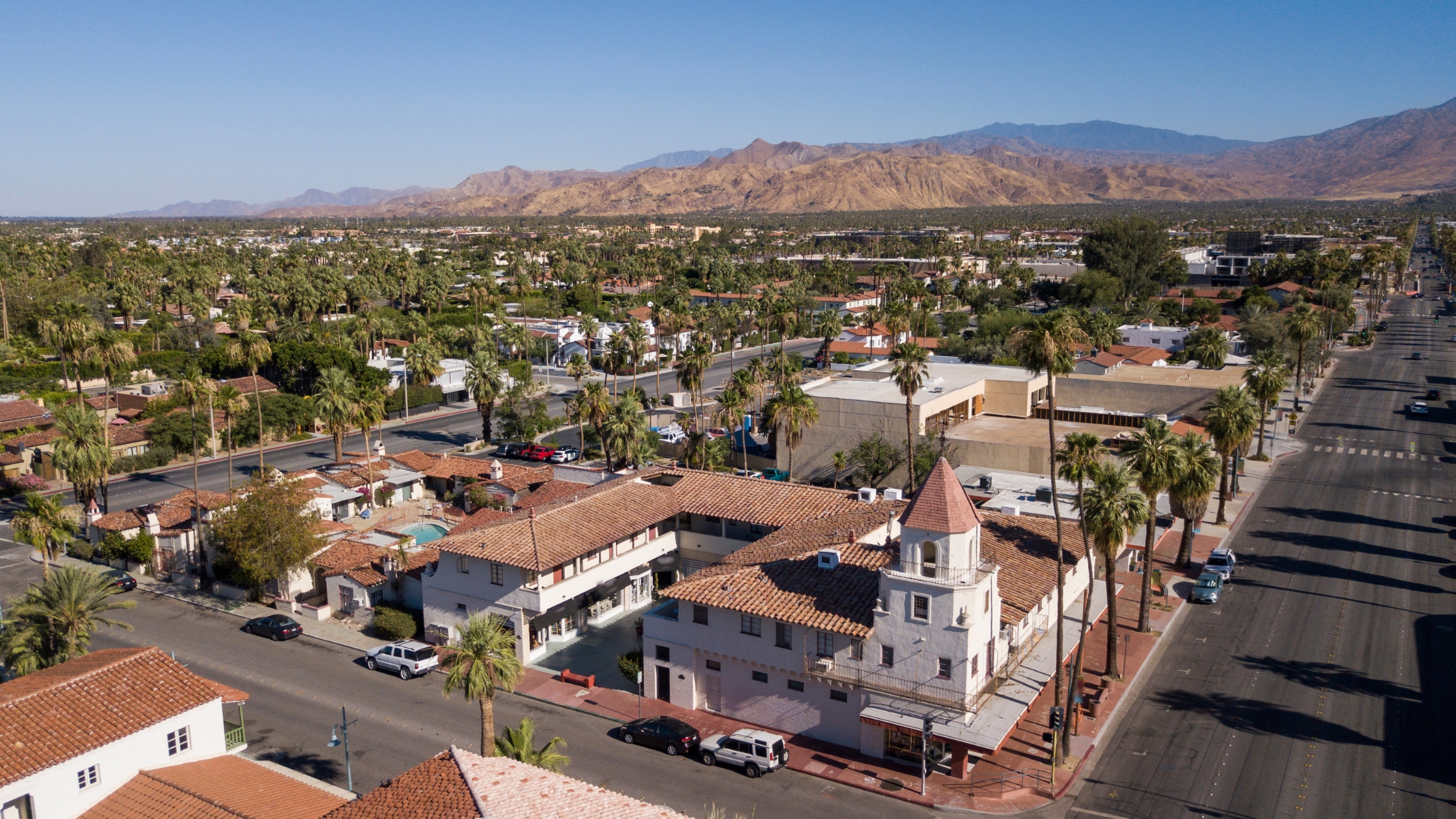 summer living in Palm Springs summer living in Palm Springs