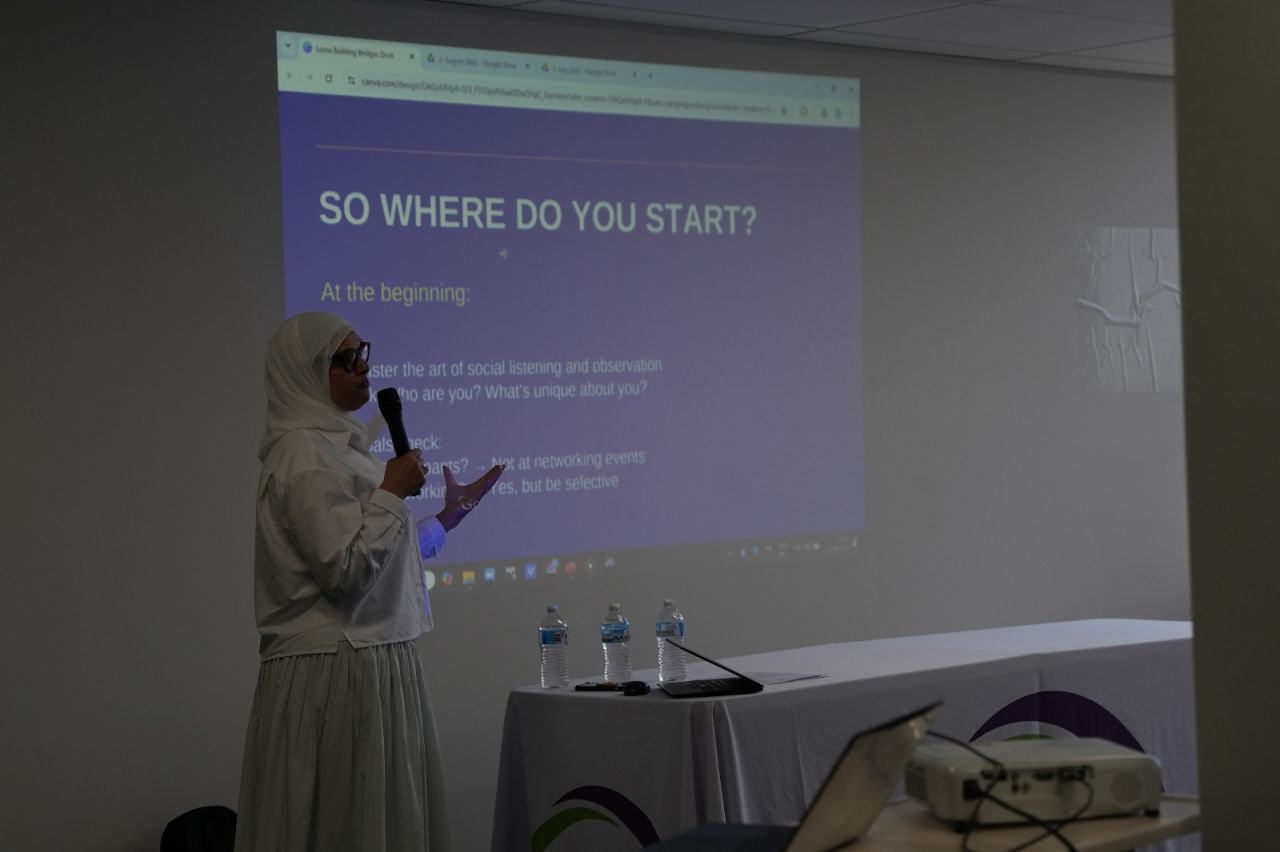 Loma Naser presenting to a group at Building Bridges