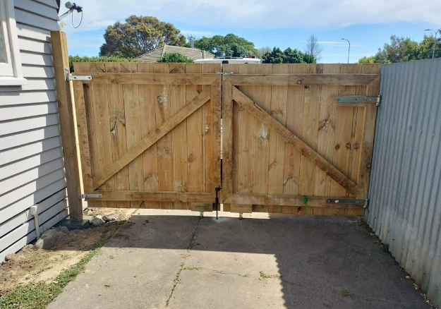 Timber Gate built by Continuum Contracting in Napier