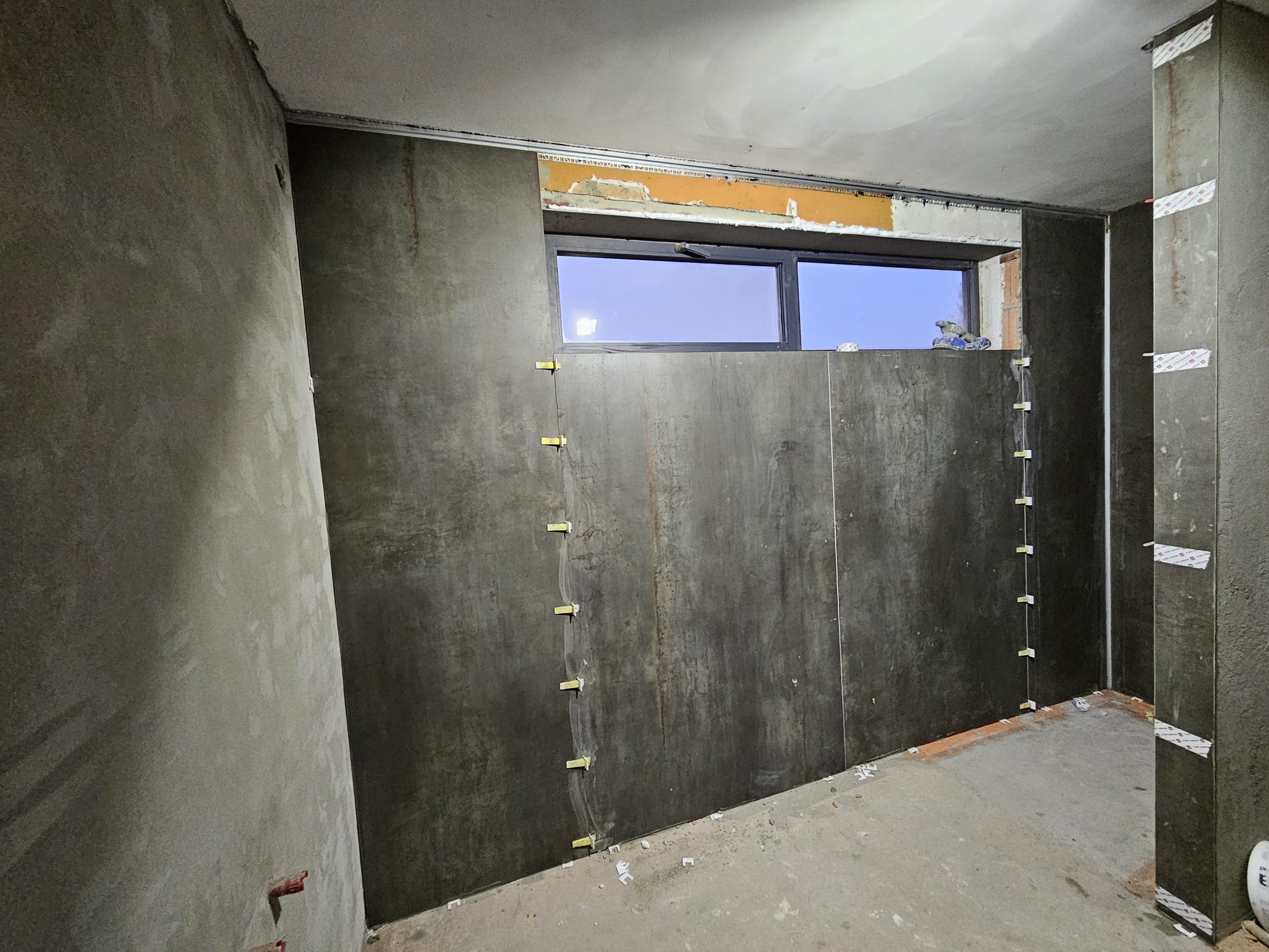 Afgerond tegelproject badkamer door Jan van den Oetelaar