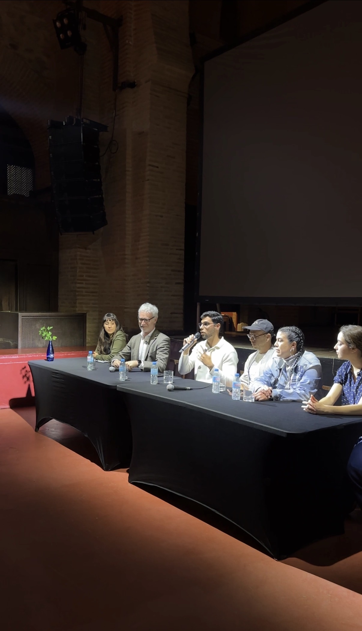 Álvaro Máximo interviniendo en una mesa redonda