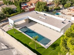 {{ custom_values.service_1 }} in {{custom_values.area_3})