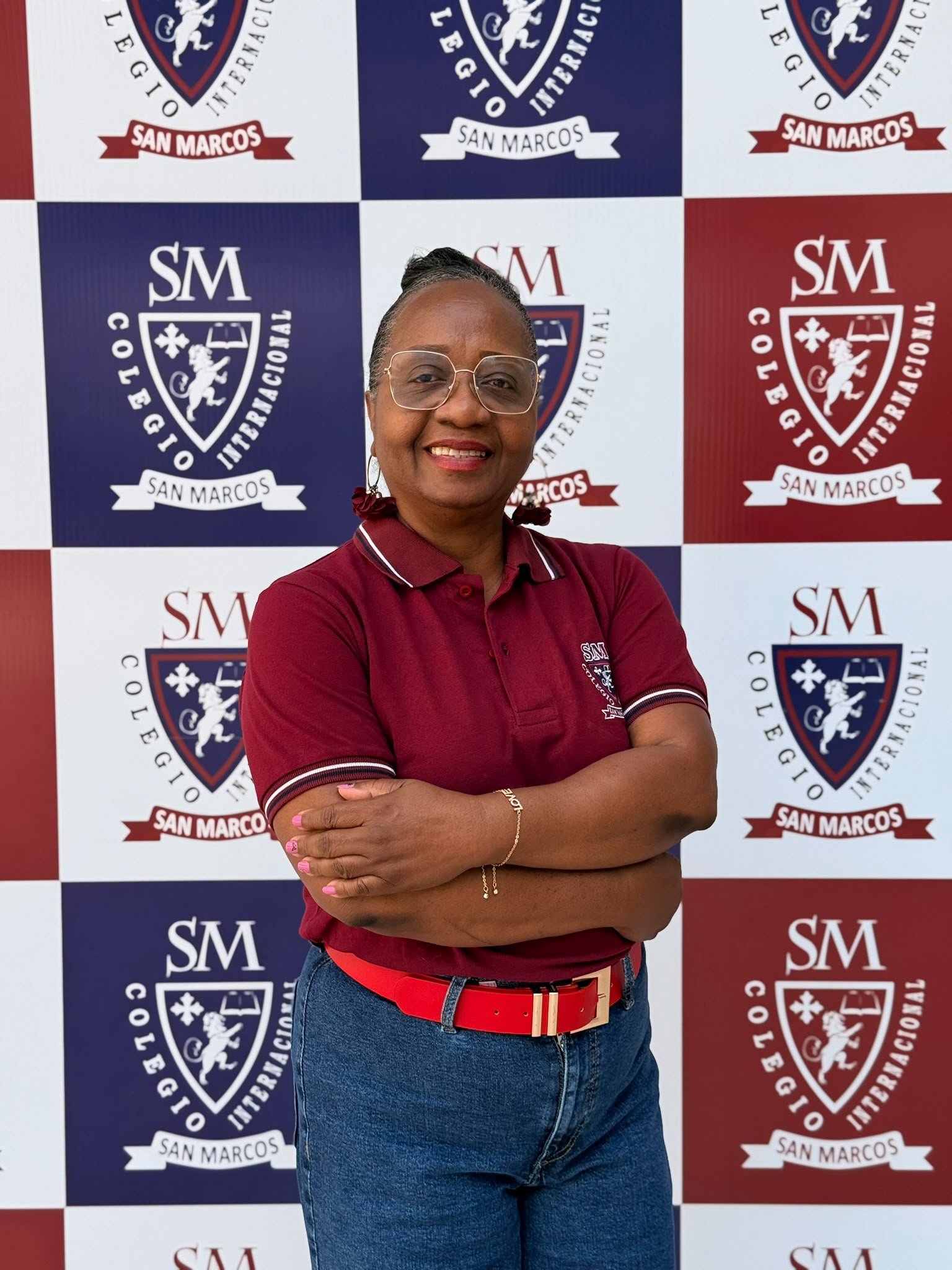 Miss Denise Humphrey, Directora de Primaria