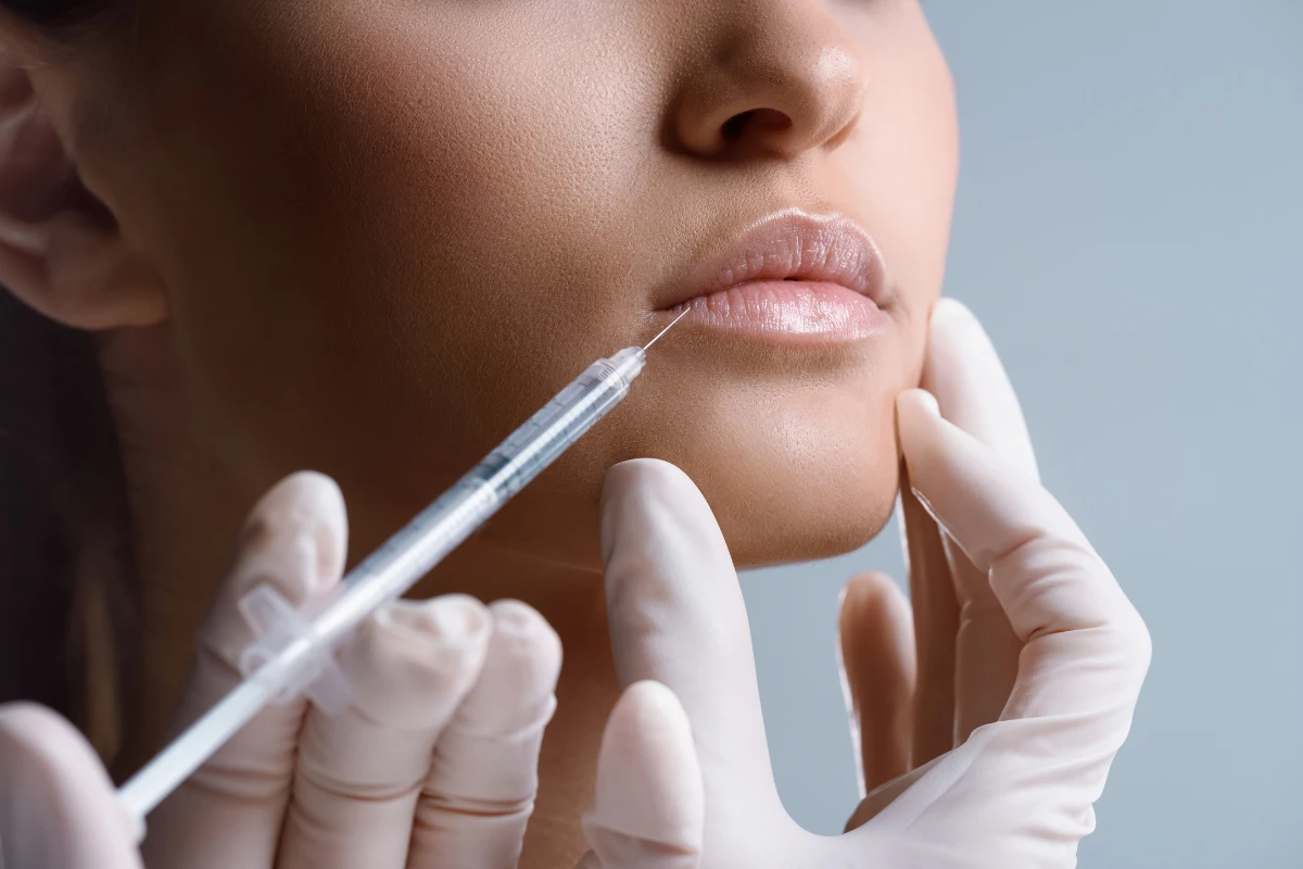 Aesthetic professional administering a non-surgical facial injectable treatment in Dubai
