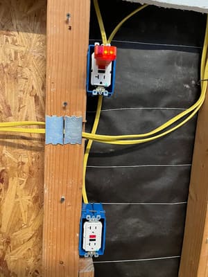 {{ custom_values.service_1 }} in {{custom_values.area_1})