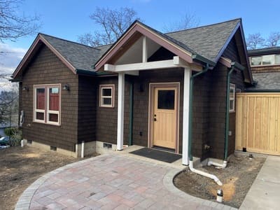 {{ custom_values.service_1 }} in {{custom_values.area_3})