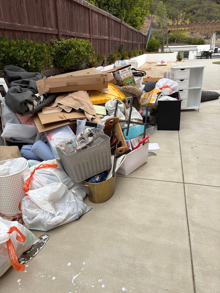 Estate and whole home cleanout service in Des Moines Iowa