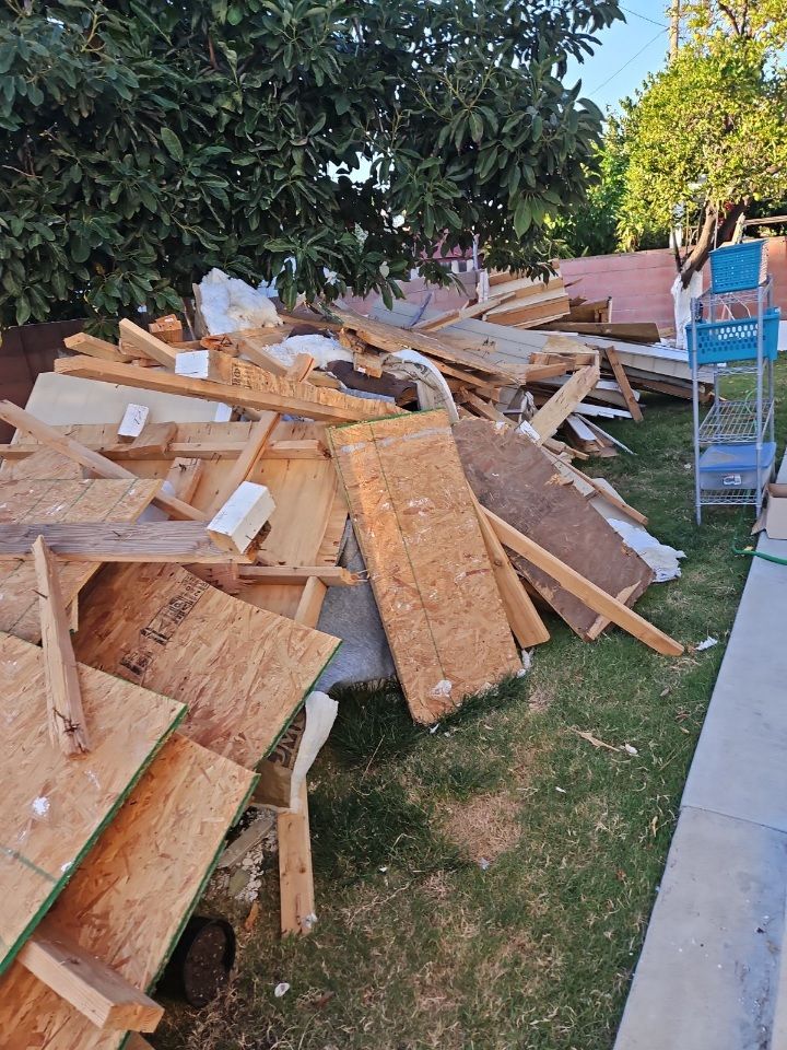 Construction and renovation debris cleanup service