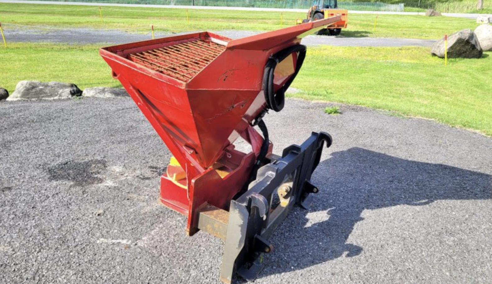 ÉPANDEUR À SEL SABLE ET ENGRAIS (2018)