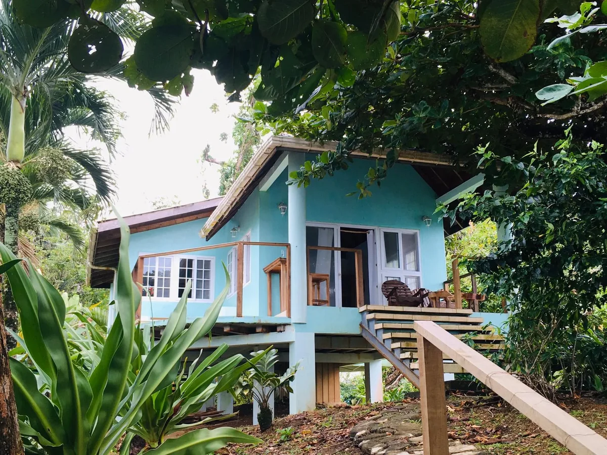 Hummingbird Bungalow — Deluxe Oceanfront Casita