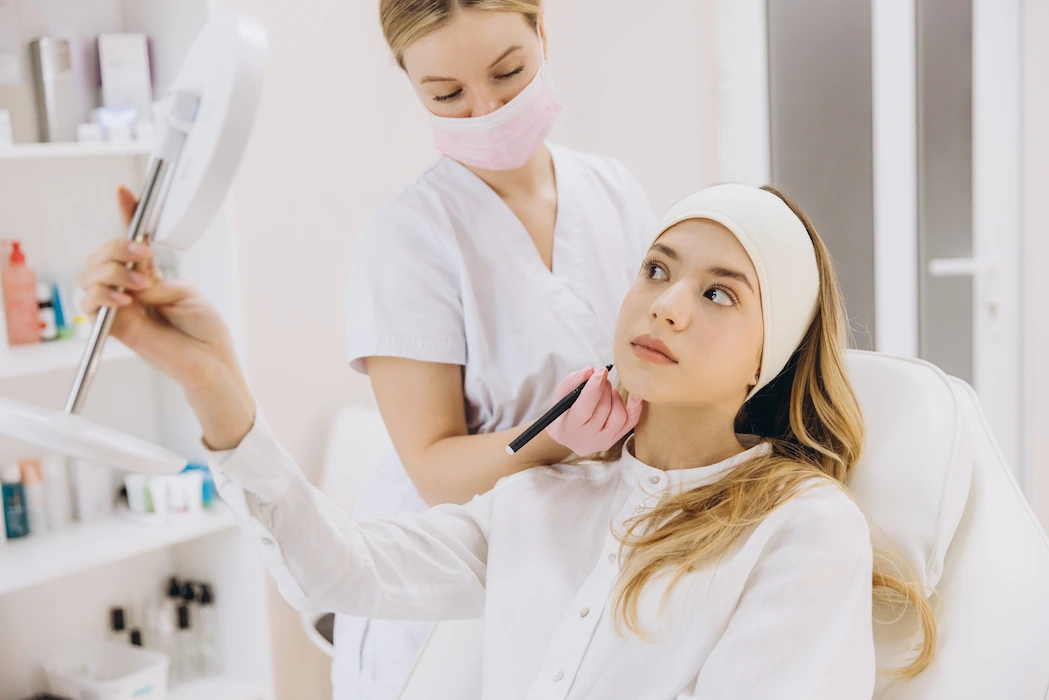 Beauty salon using AELESTRA for appointments, client communication and loyalty
