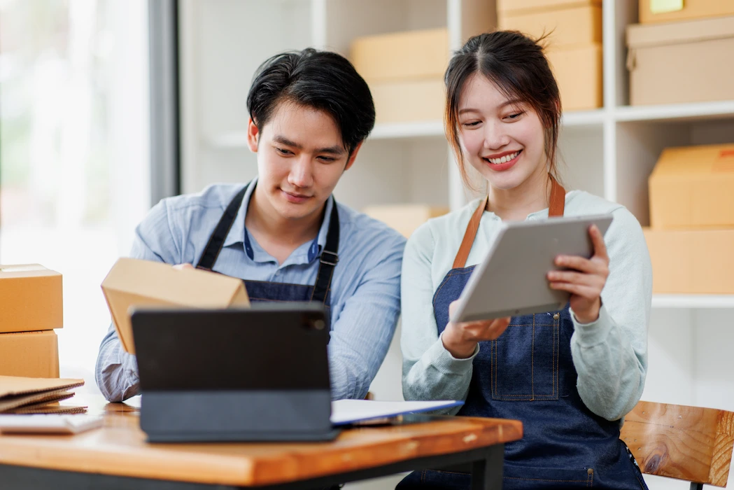 Online retail business using AELESTRA for ecommerce marketing, customer communication and retention
