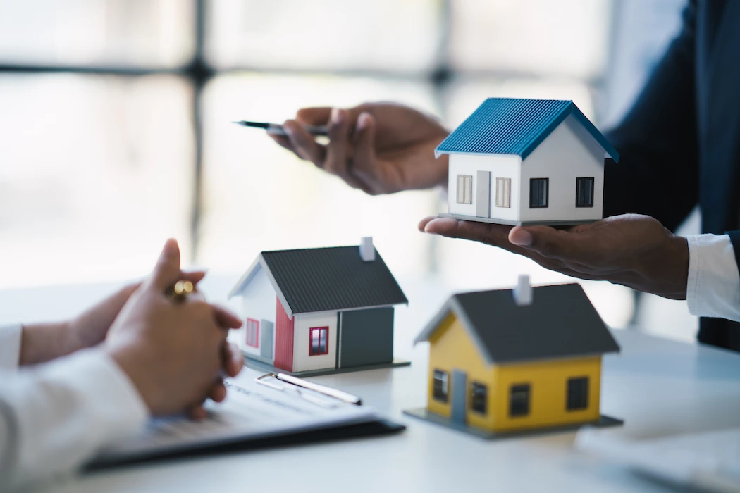 Real estate professional using AELESTRA for property leads, CRM and customer follow-up