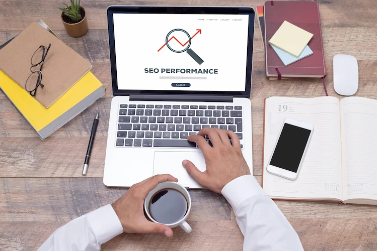 Supervisión e informes de SEO de AELESTRA para analizar la visibilidad orgánica, el rendimiento web y las oportunidades de optimización