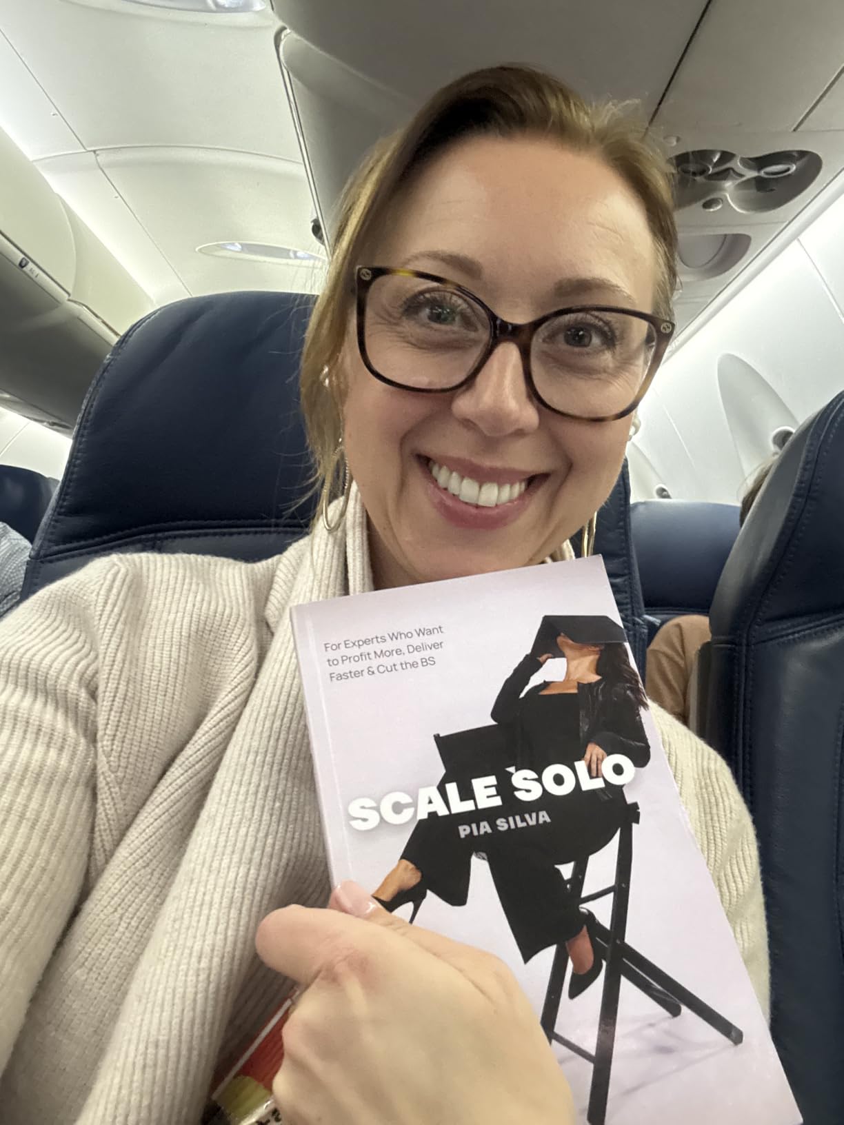 Reader holding Scale Solo