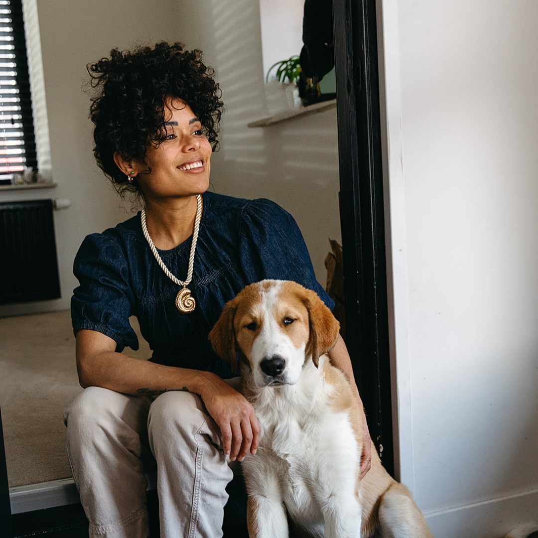 Leidy met Dobermann en Alabai