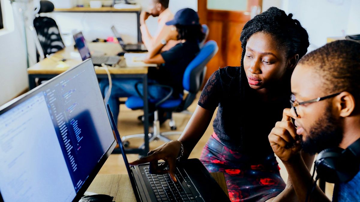 ¿Usas IA con datos de tus clientes? Lo que exige la SIC a las empresas en Colombia