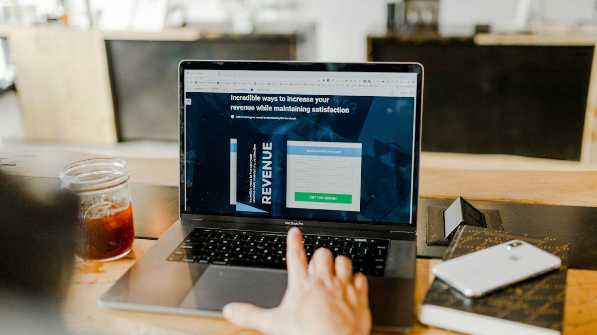 Ventas B2B: por qué tu cliente decide antes de pedirte la cotización y qué hacer