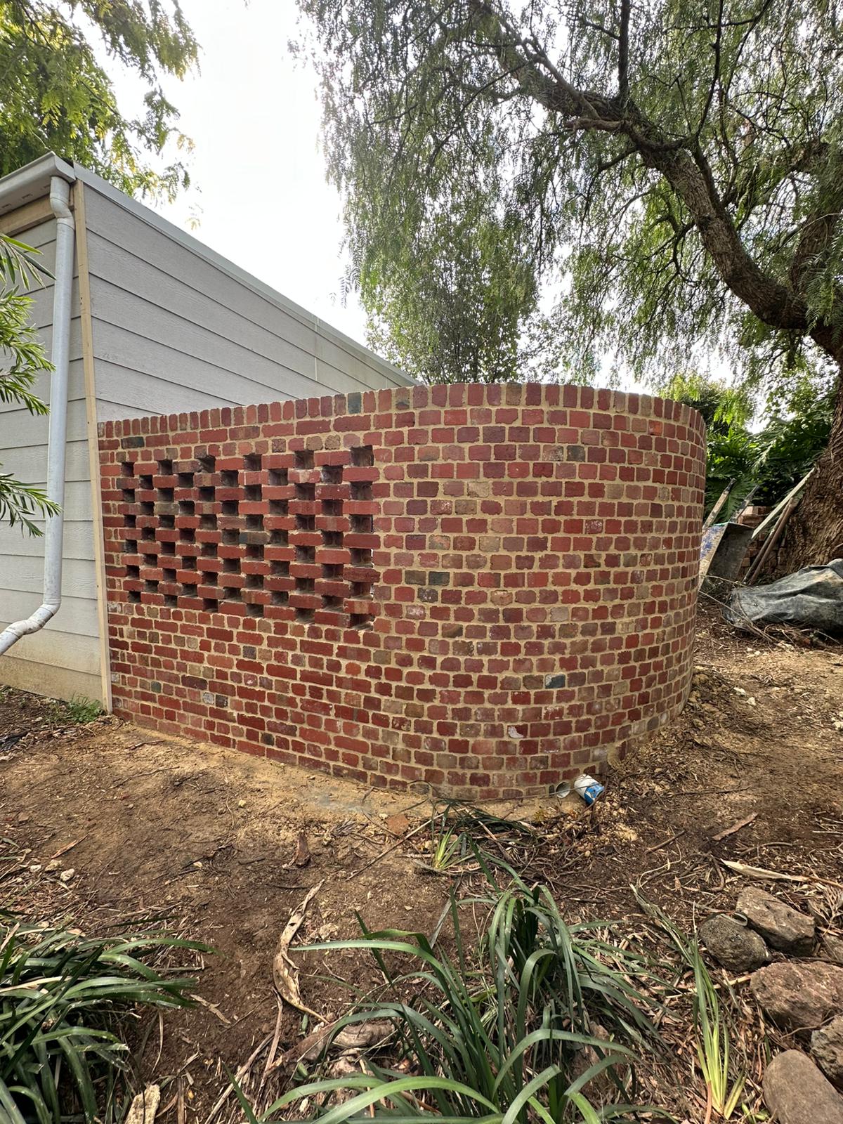 curved feature wall bricklayer Melbourne Bevers Bricks and Blocks