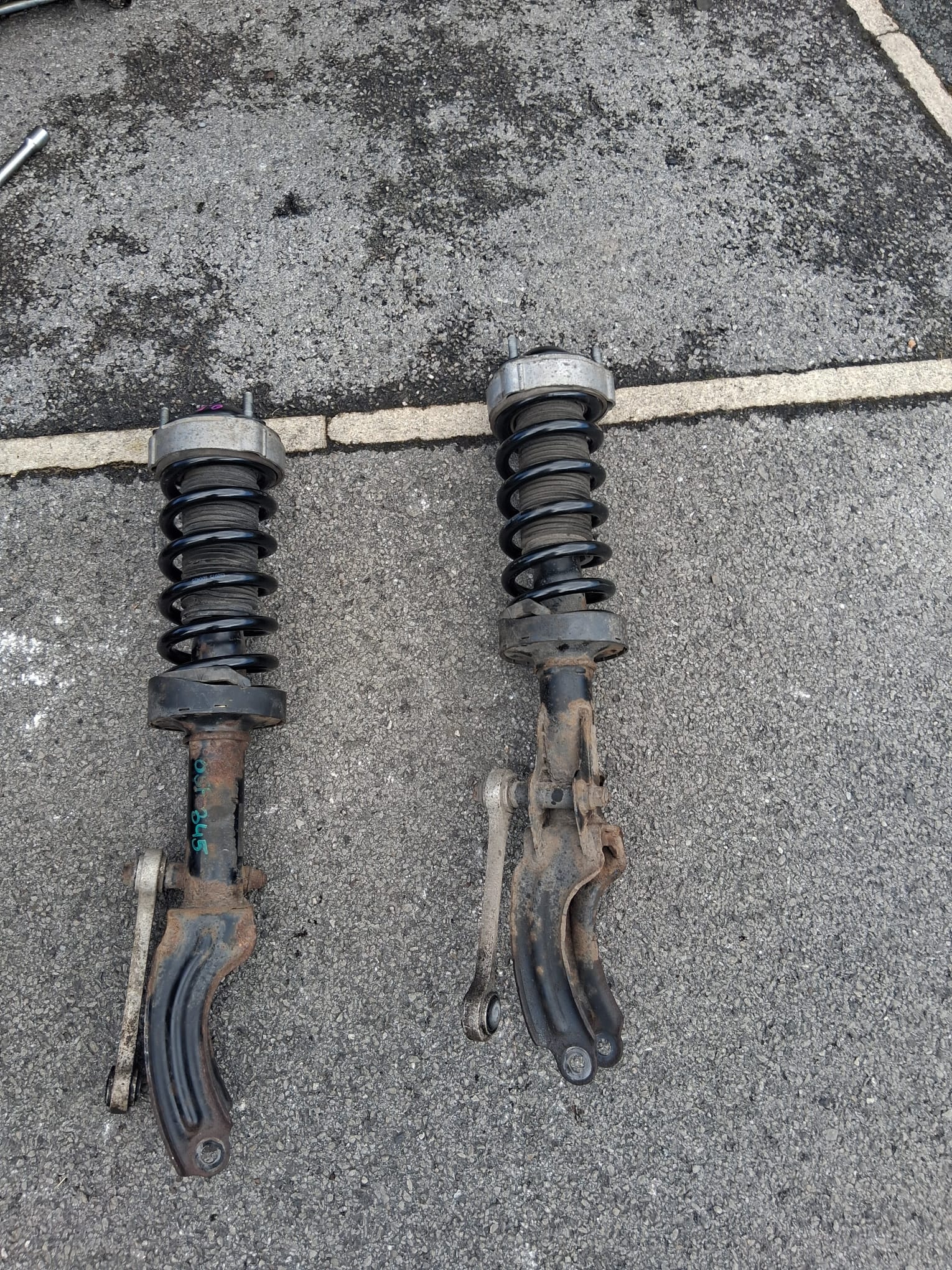 Mobile mechanic carrying out vehicle repair work