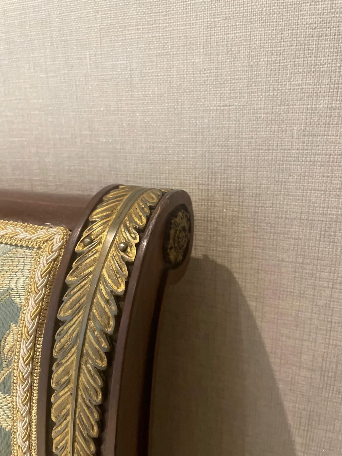Wallpaper corner detail