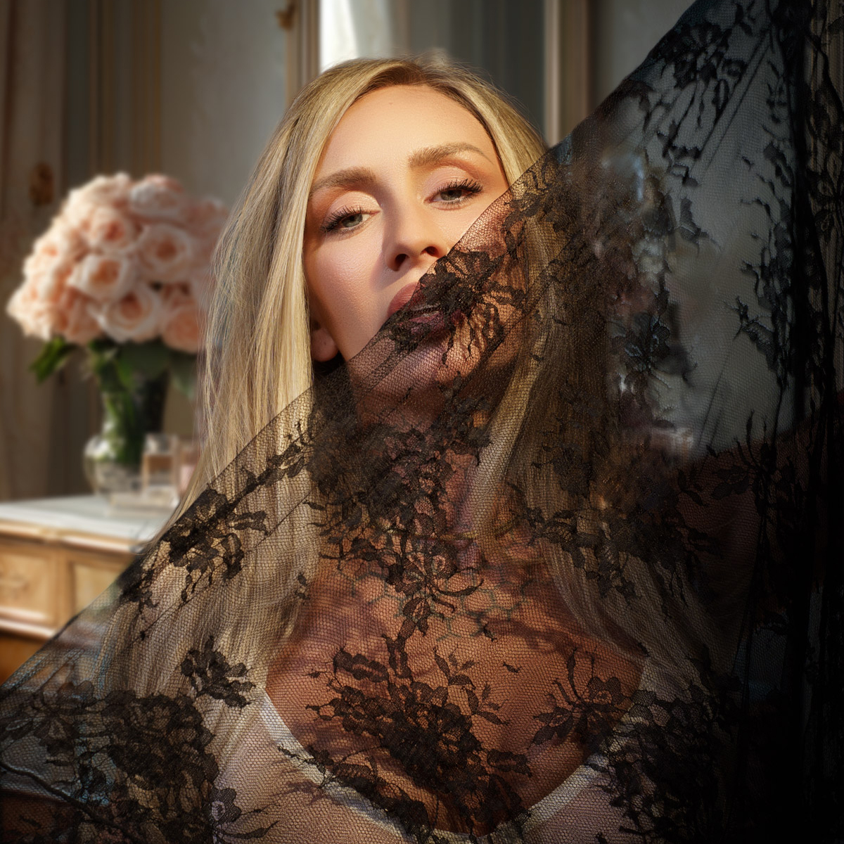 Boudoir portraits for women of all ages, the Hollywood Boudoir Experience