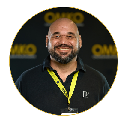 Michael Turbanisch ist Podcaster, Mentor und hilft Coaches, Mentoren, Experten und Dienstleistern ein lukratives und gleichzeitig erfüllendes Online Business zu führen. Schwerpunkte seiner Arbeit sind Positionierung, Angebotsentwicklung, Identity Work und lösen von Erfolgs- & Finanzblockaden.