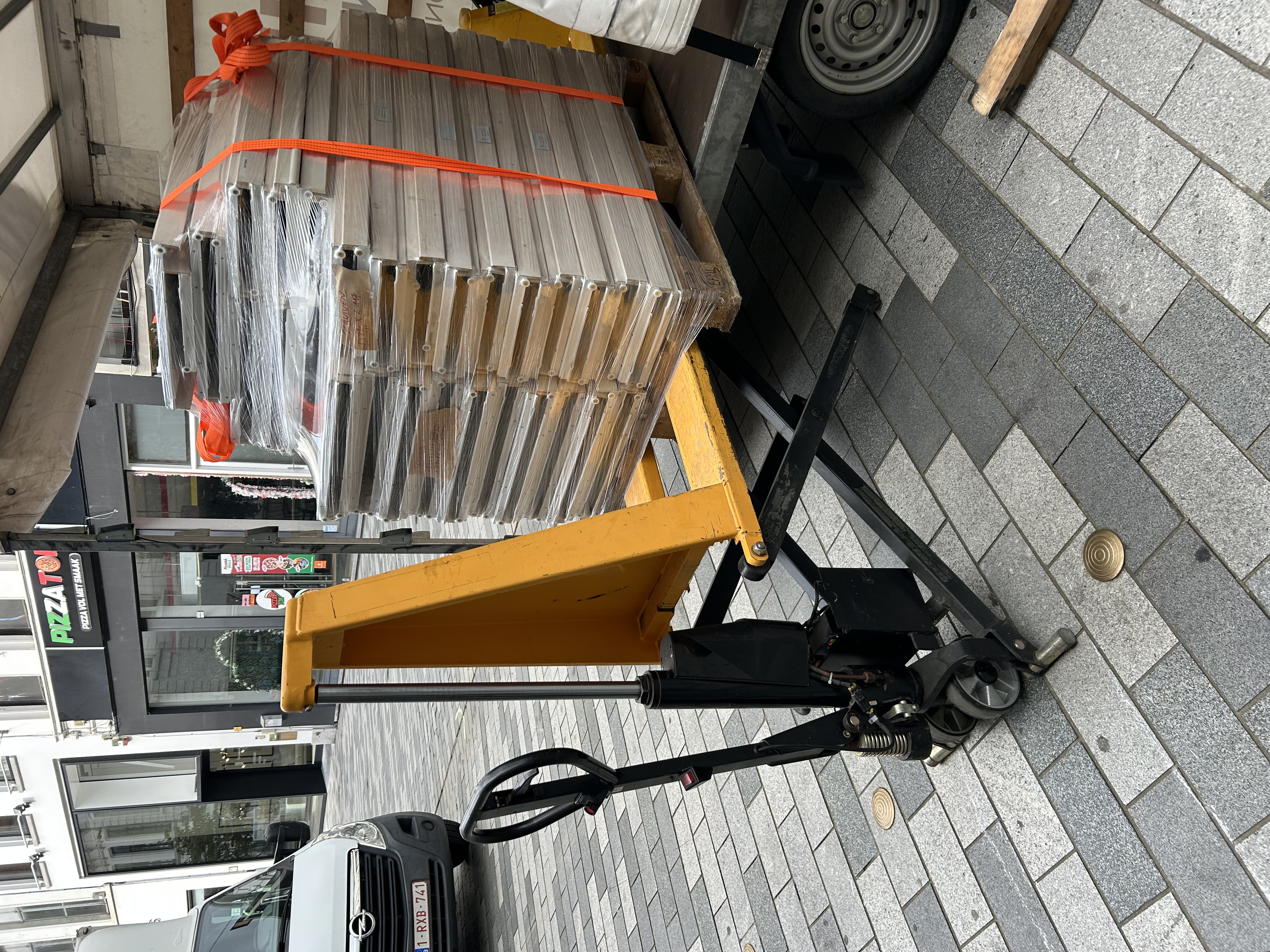 Bestelwagen van NP Verhuizingen