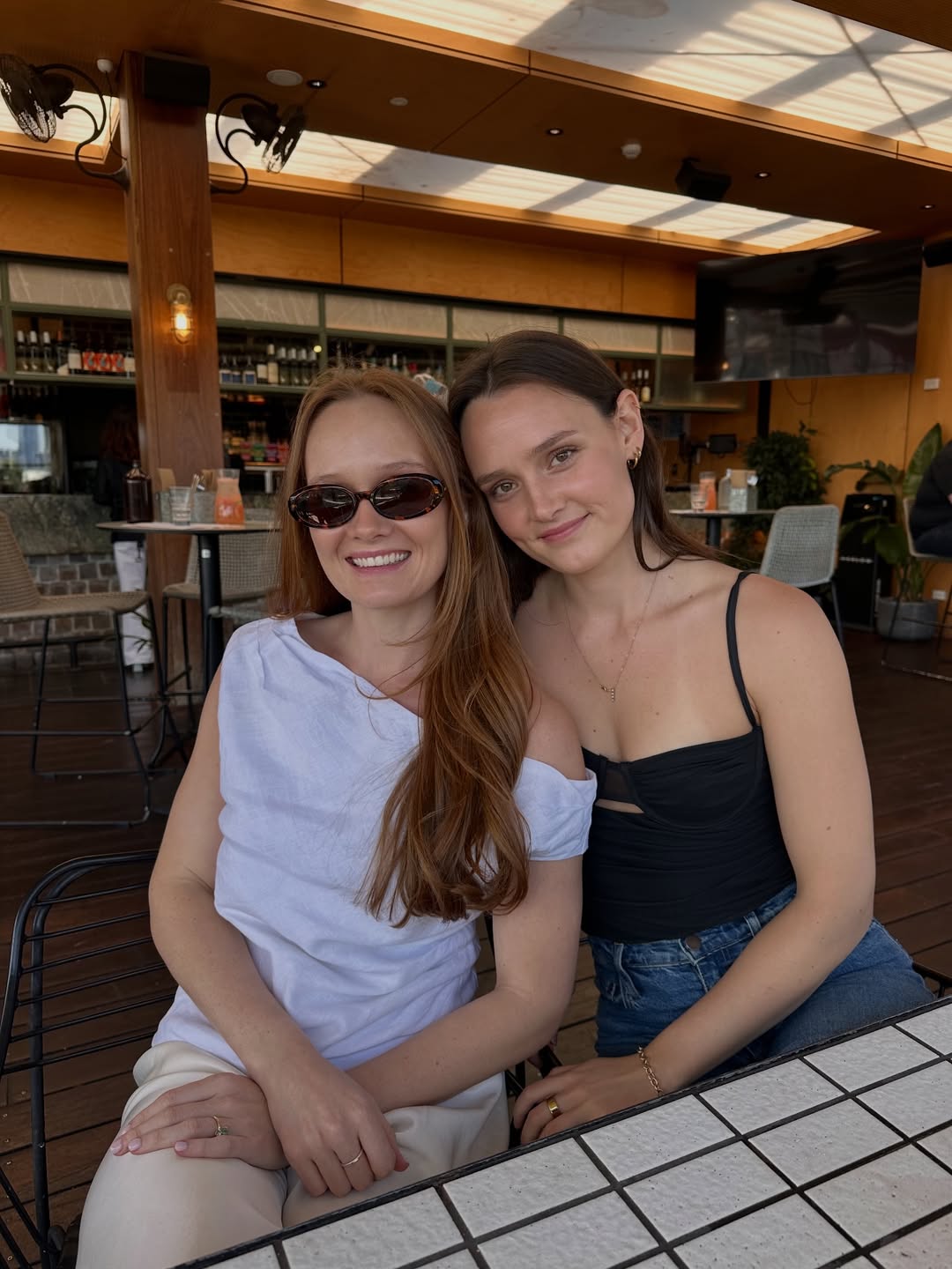 2 women having a consultation