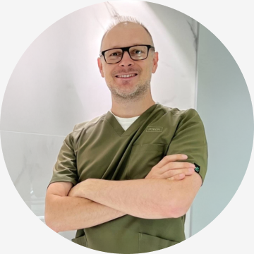 specjalista T-Clinic lek. Kamil Zaręba
