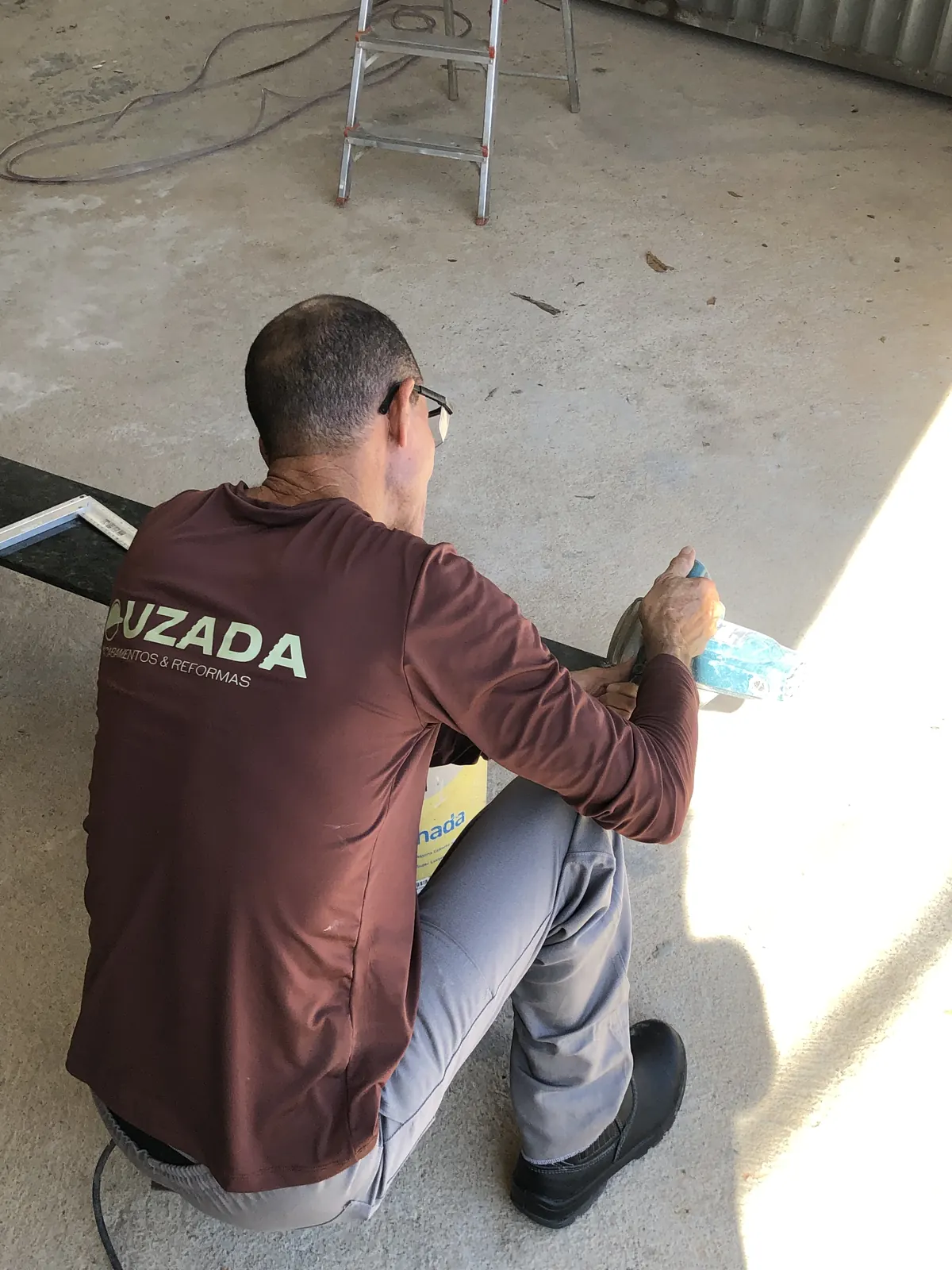 Assentamento de revestimento em parede interna