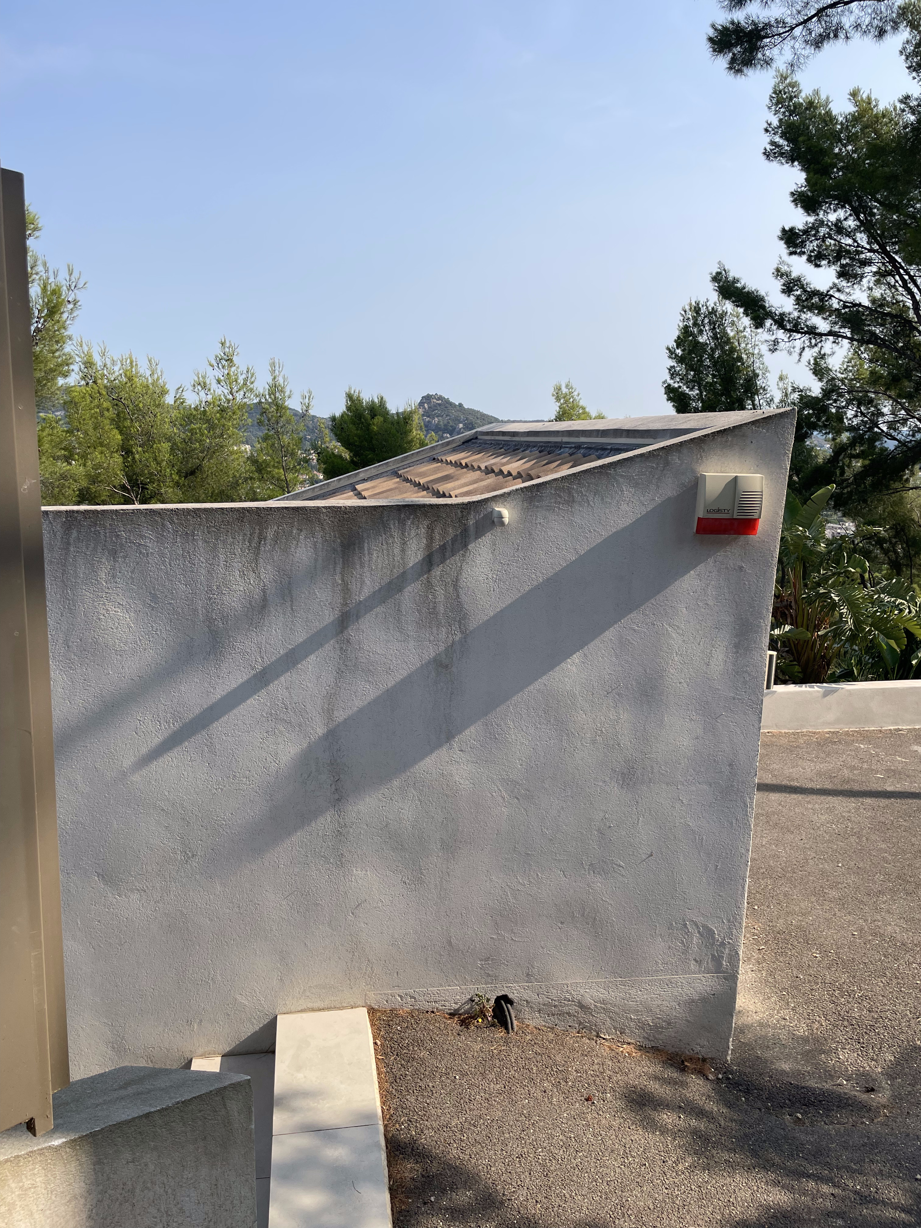 Nettoyage de façade de villa à Marseille — avant