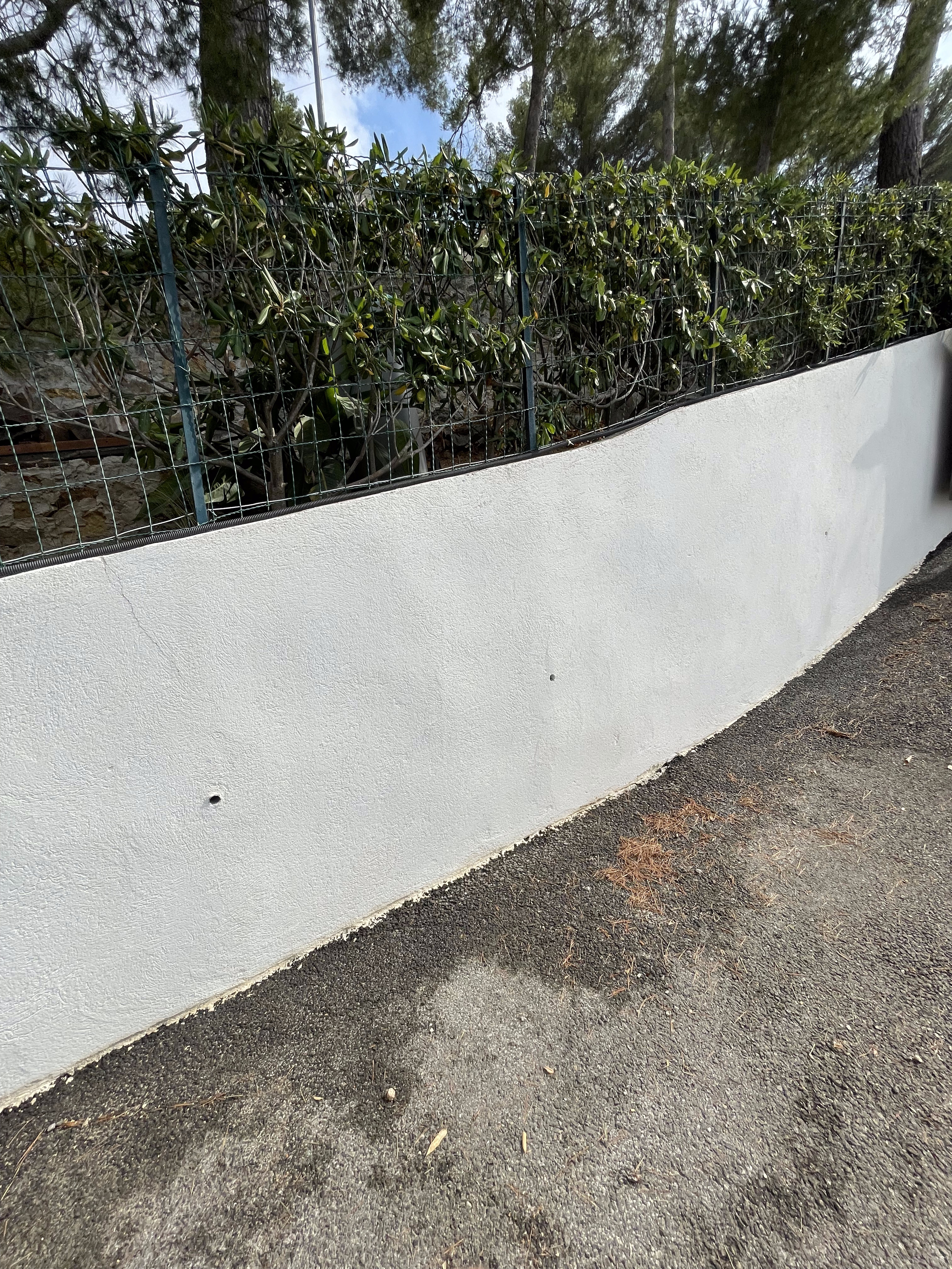 Nettoyage de mur d'entrée à Marseille — après