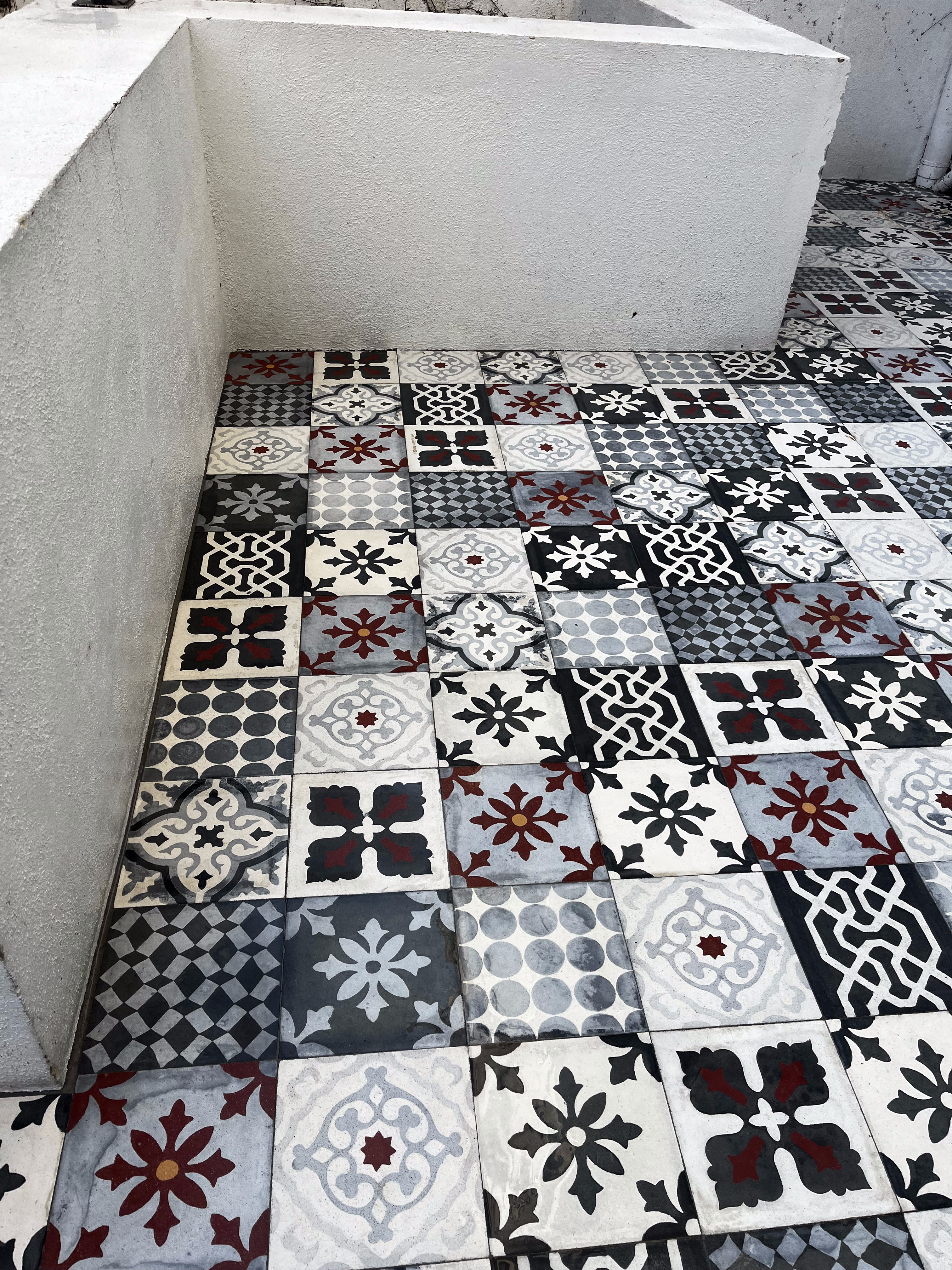 Nettoyage de terrasse en tomettes à Marseille — après
