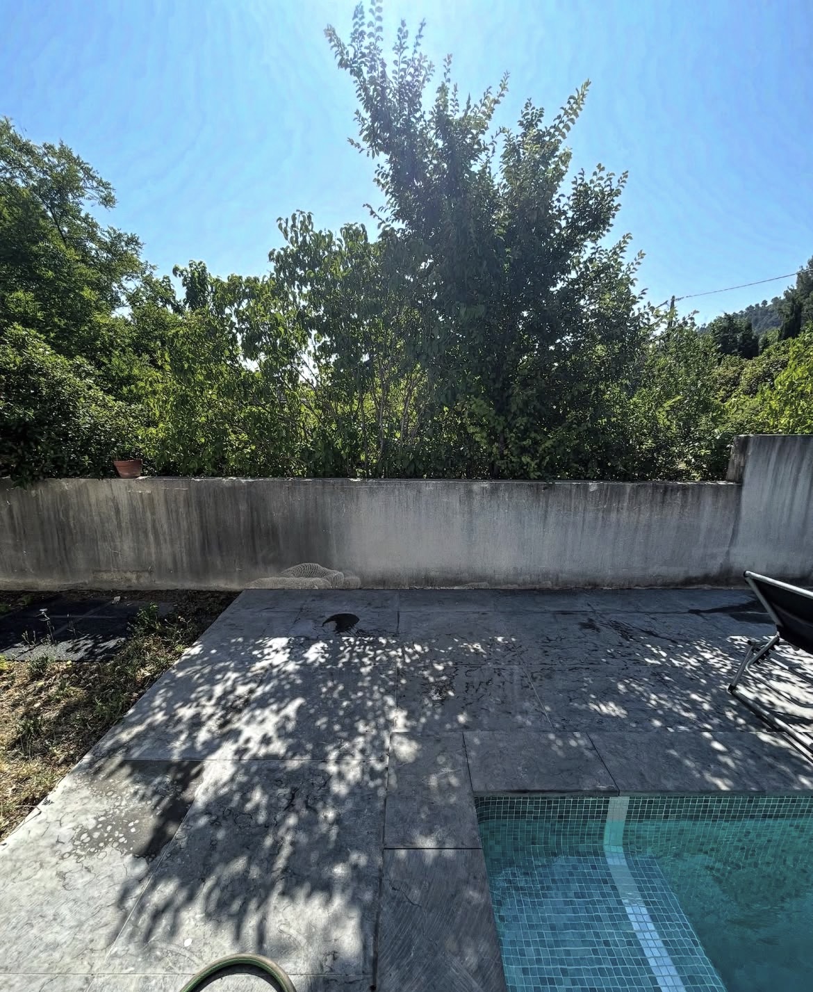 Nettoyage de piscine à Marseille — avant