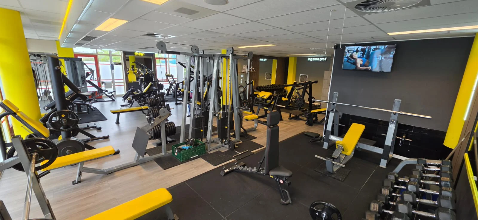 Krachtapparatuur bij Pro-fit GYM sportschool in Almere