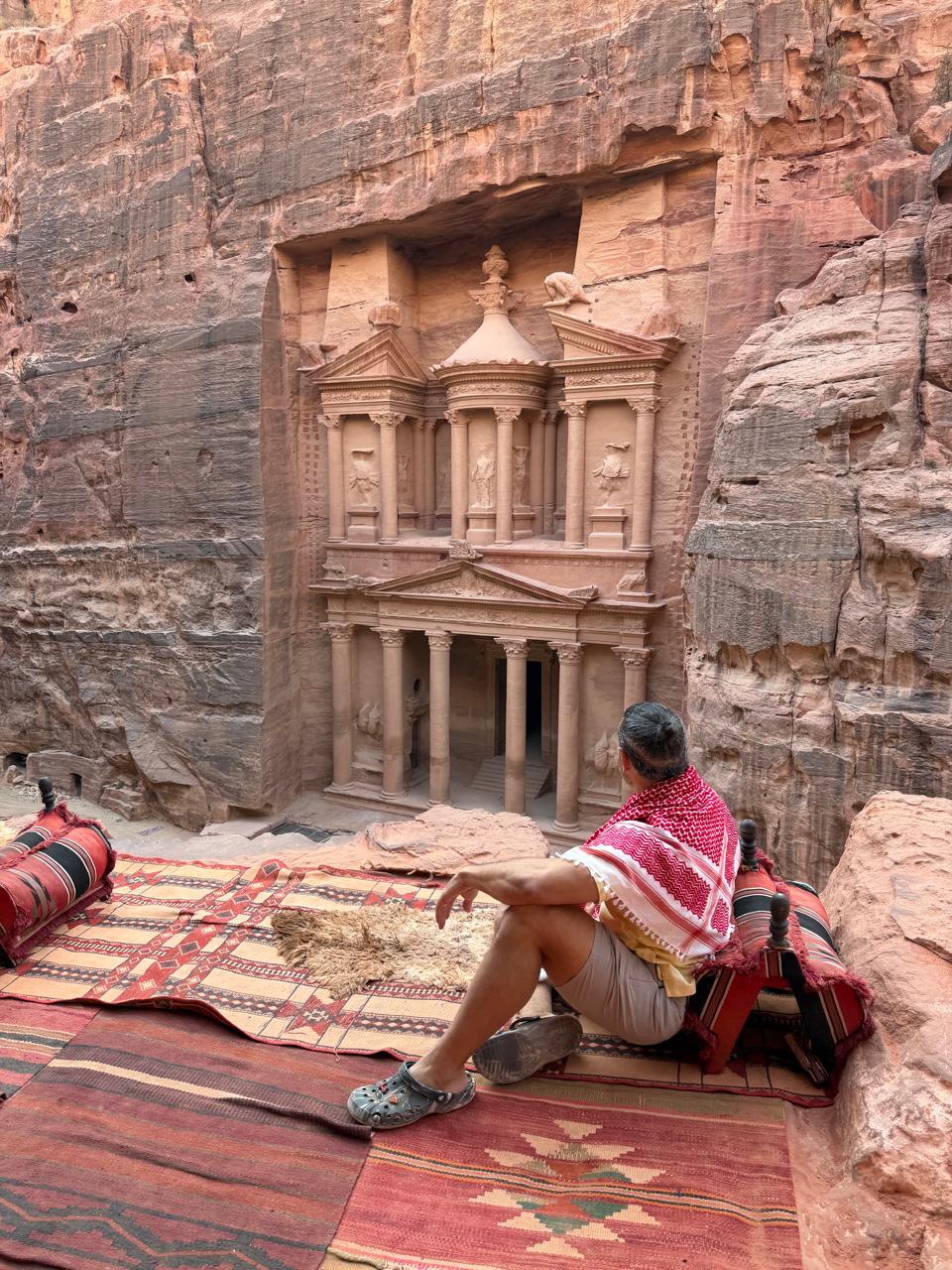 البتراء ليلًا على ضوء الشموع