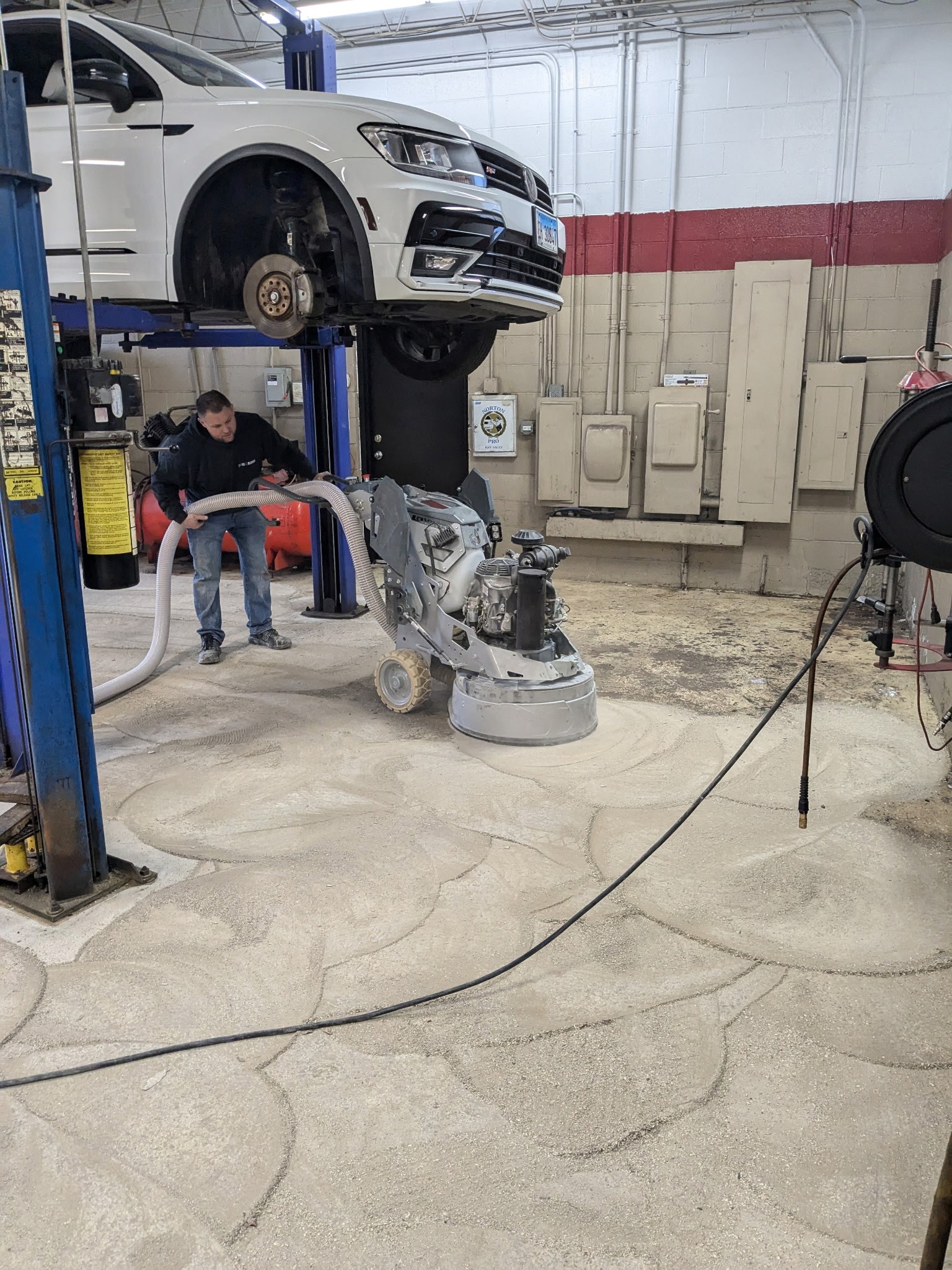 DJ's Automotive Schaumburg before epoxy flake floor