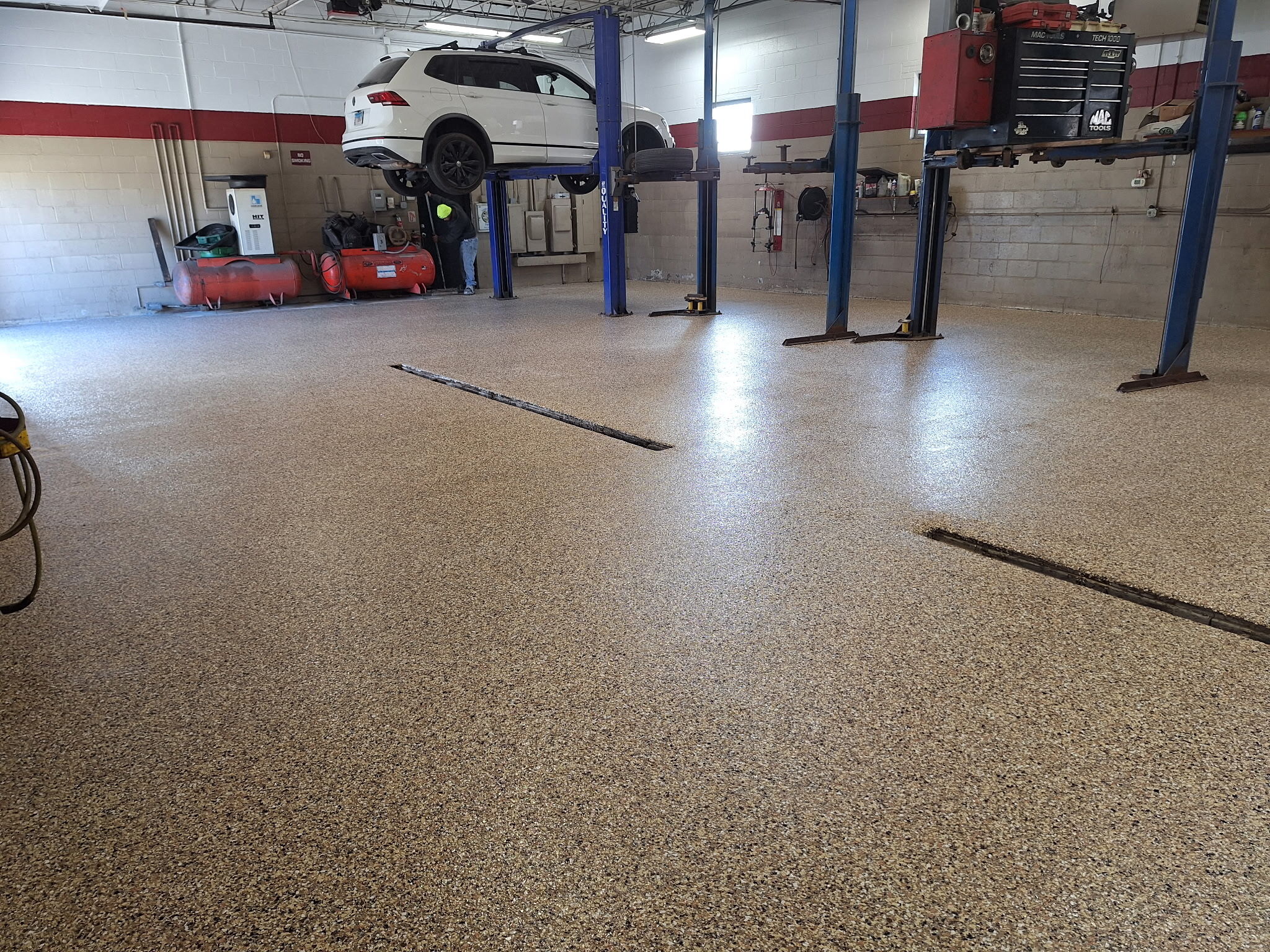 DJ's Automotive Schaumburg after epoxy flake floor