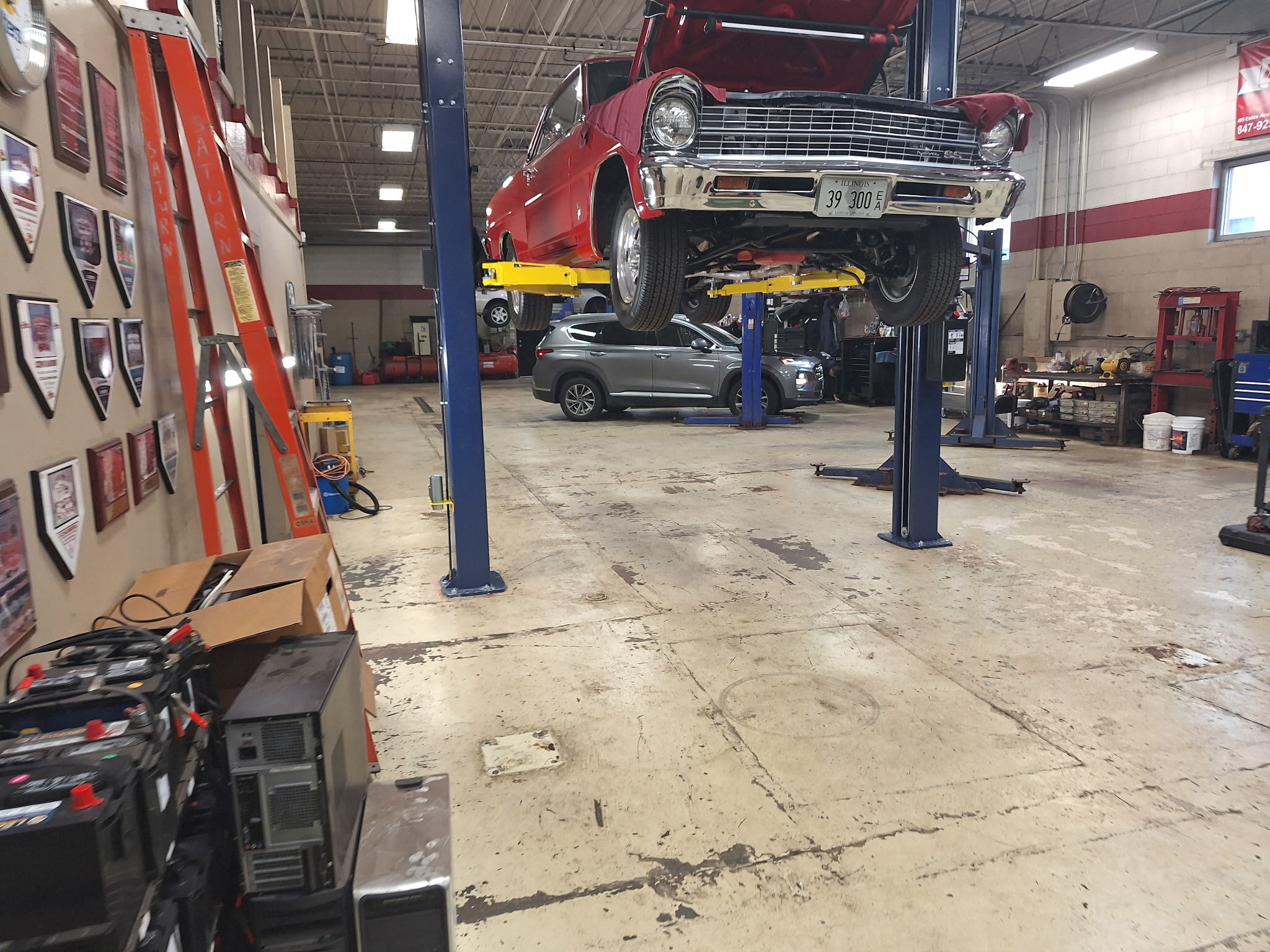 DJ's Automotive Schaumburg before epoxy flake floor