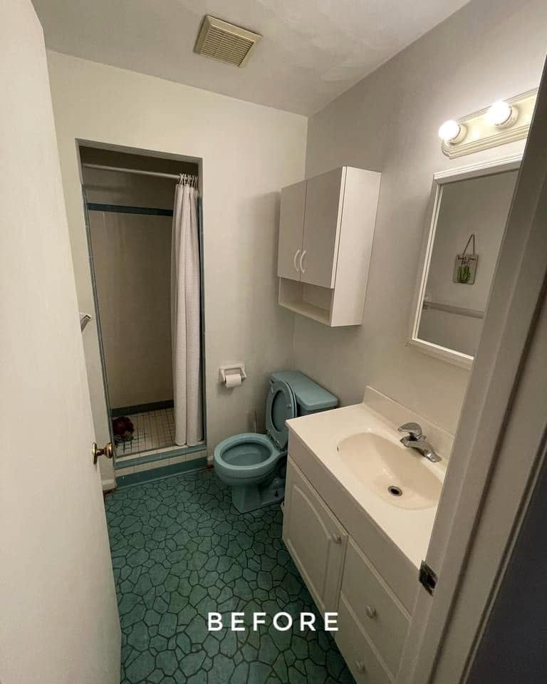 Small bathroom before renovation