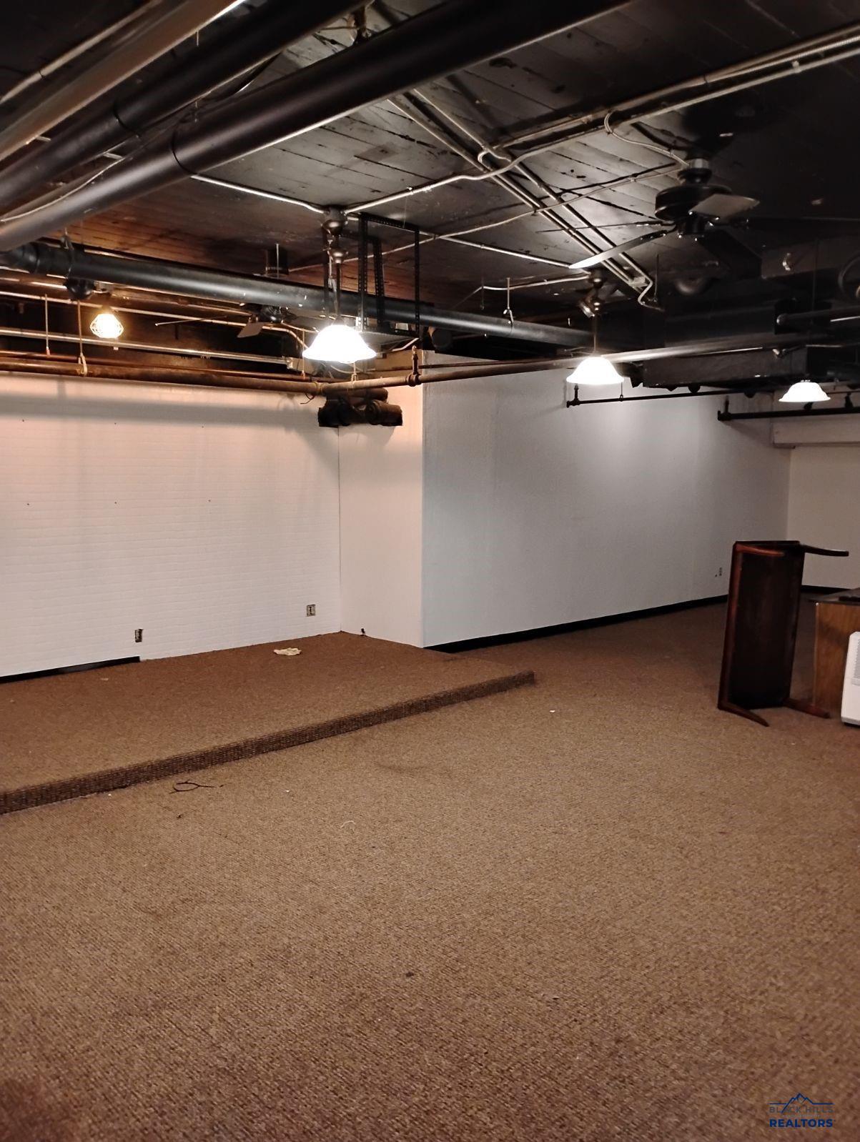 Suite G1 lower level with raised platform